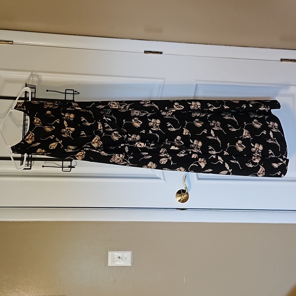 Ladies/Juniors Floral Maxi Dress - Picture 5 of 11